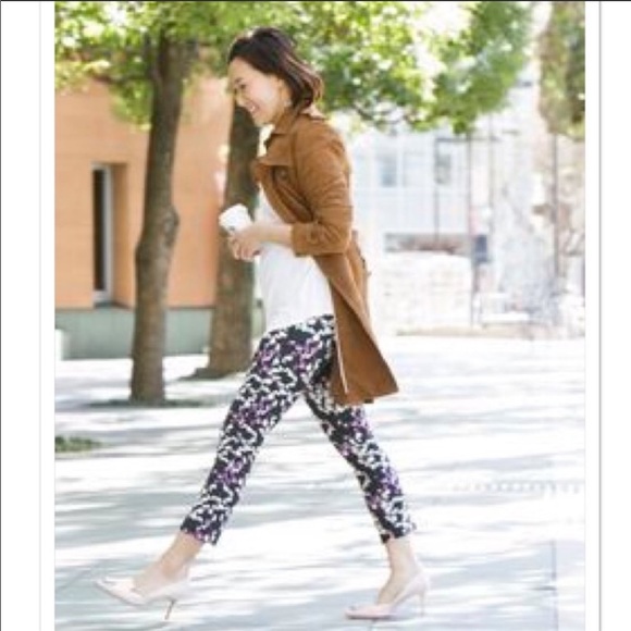 Banana Republic Sloan Floral Crop Ankle Pant - Picture 3 of 8